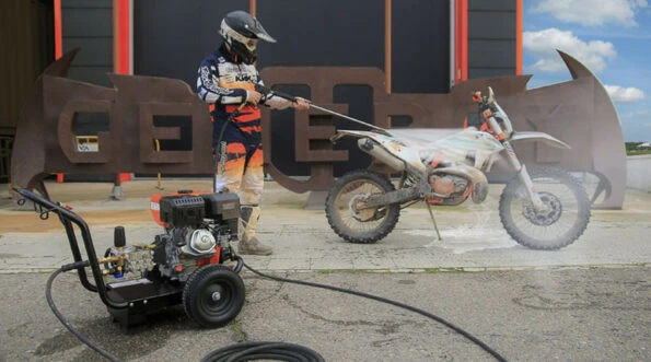 escena-hidrolimpiadoras-2